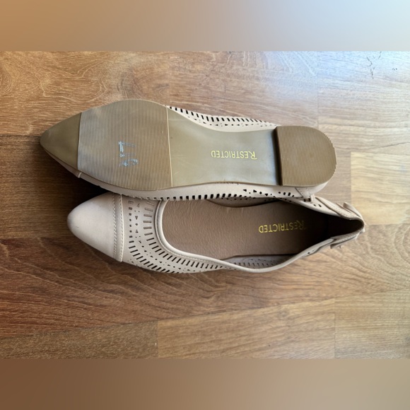 Restricted flat shoes size 9 - Picture 3 of 3